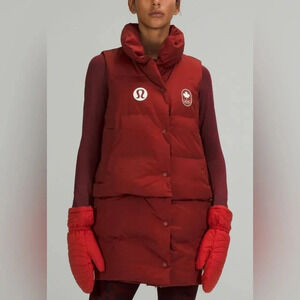 NWT Lululemon red Team Canada Quilted winter Mittens on String COC Logo L/XL